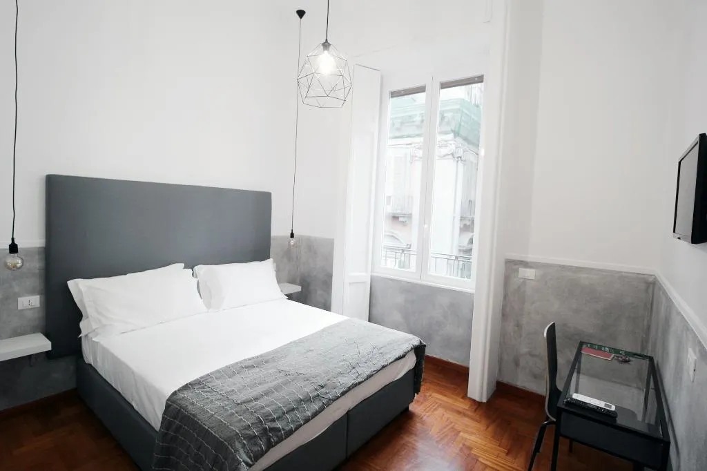 Room, Toledostop, Naples