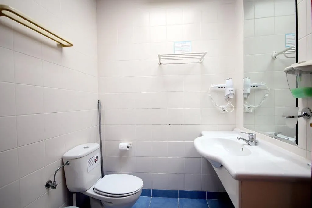 APARTMENT CAPACITY 6 TWO BEDROOMS Room, Quinta Da Vigia, Lisbon