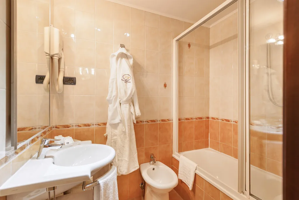 TRIPLE CLASSIC Room, Hotel Montecarlo, Venice