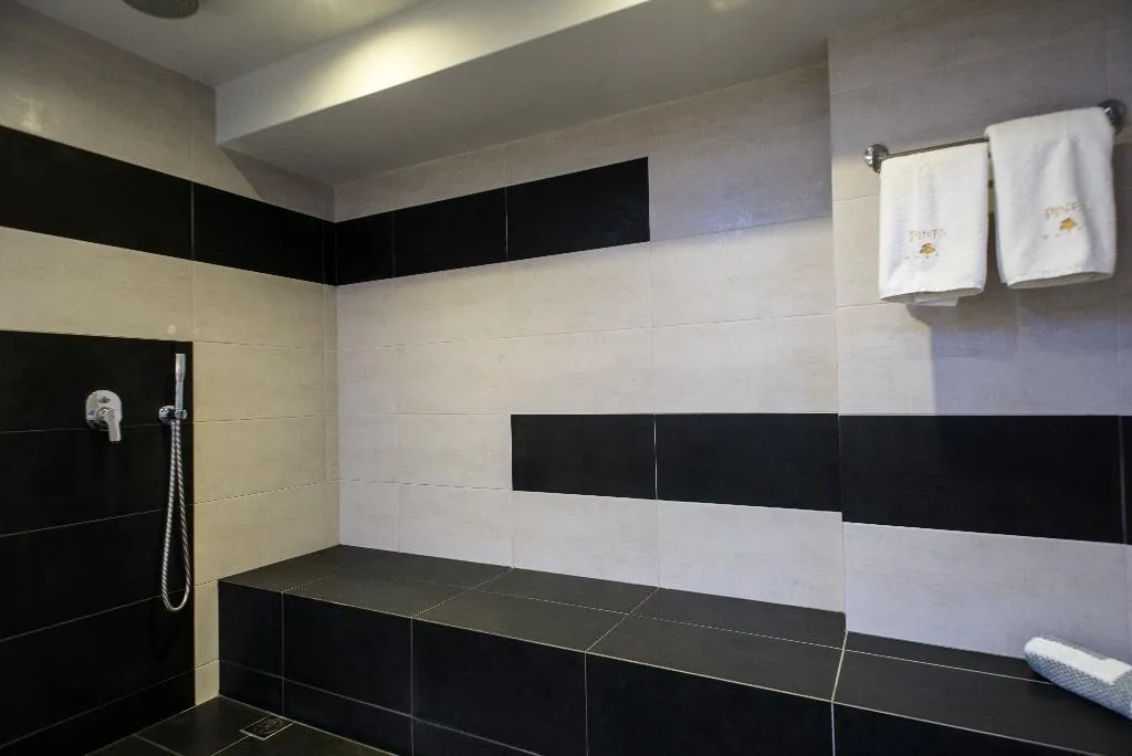SUITE WITH BALCONY Room, Pines, Athens