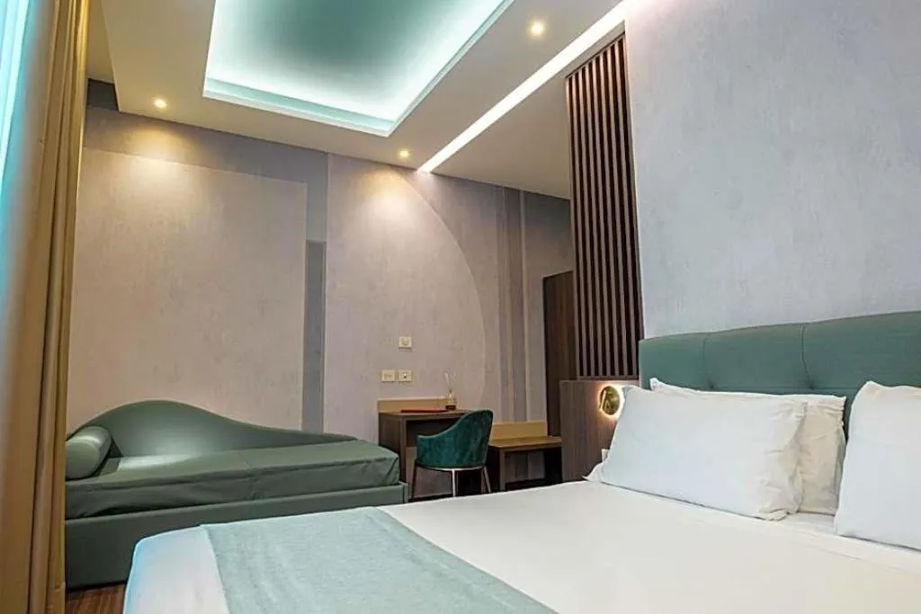Room, Hotel Vittoria, Naples