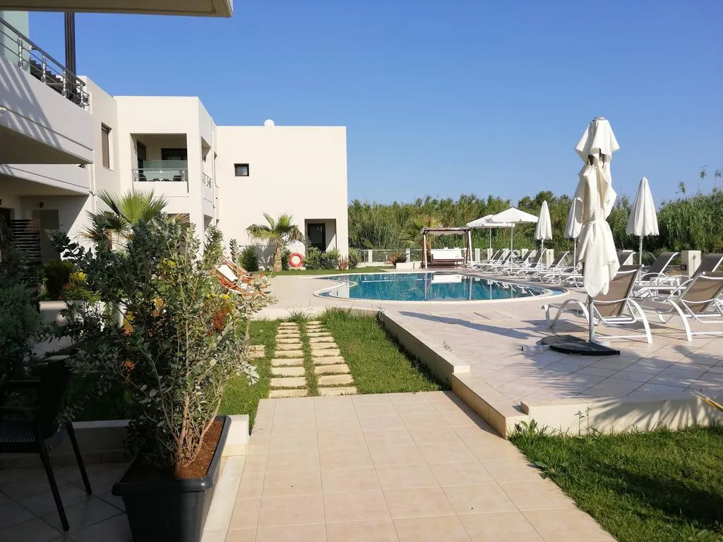 Pool, Carisa Maleme, Crete