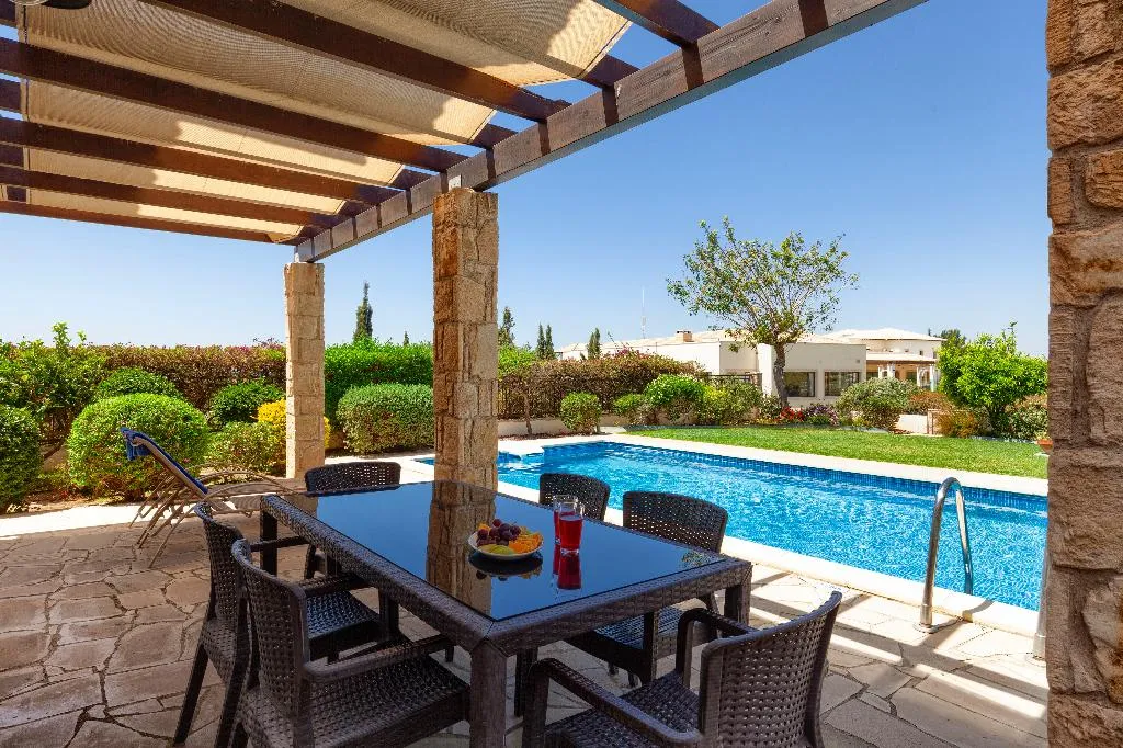 VILLA THREE BEDROOMS WITH PRIVATE POOL Room, Aphrodite Hills Rentals – Junior Villas, Cyprus