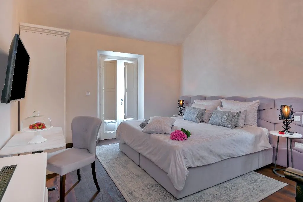 SUITE WITH BALCONY Room, Puteus Palace Heritage hotel, Split