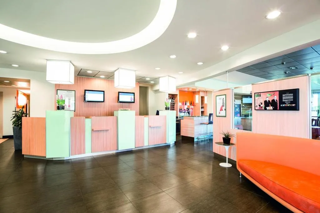 Lobby, Ibis Como, Milan
