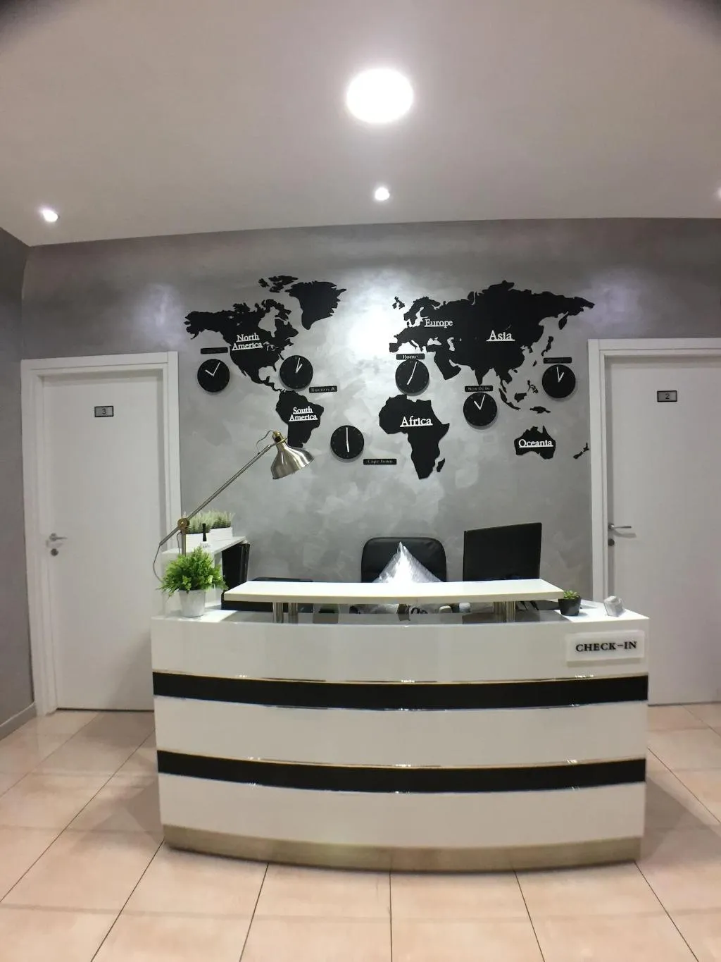 Lobby, Babyface, Naples