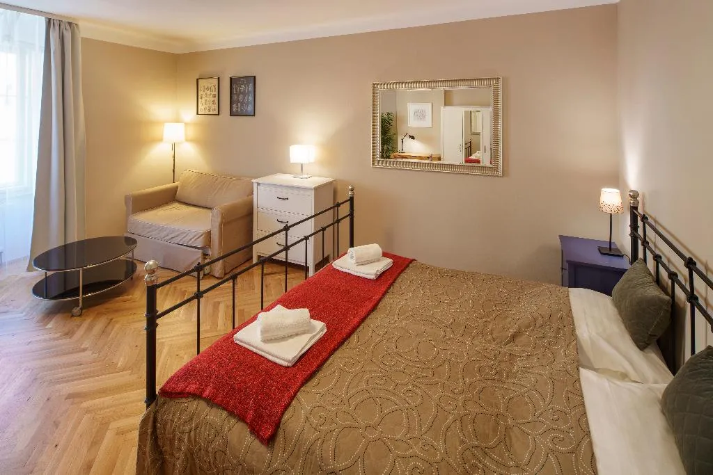 FAMILY ROOM CAPACITY 10 Room, Old Town - Templova Apartments, Prague