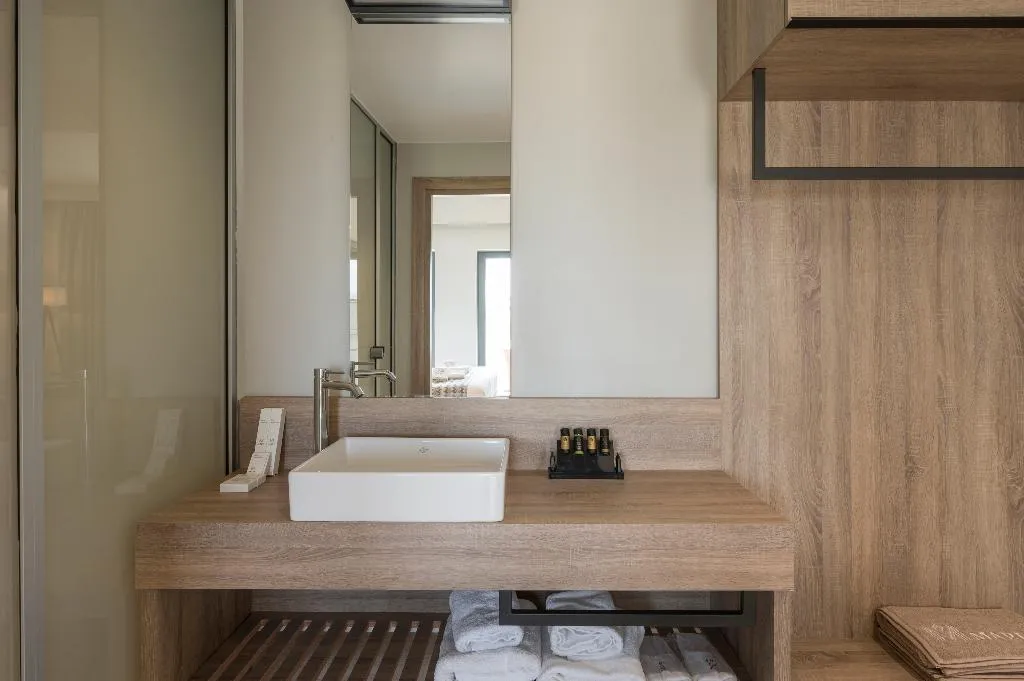 SUITE WITH JACUZZI Room, Mare Village Hotel, Crete