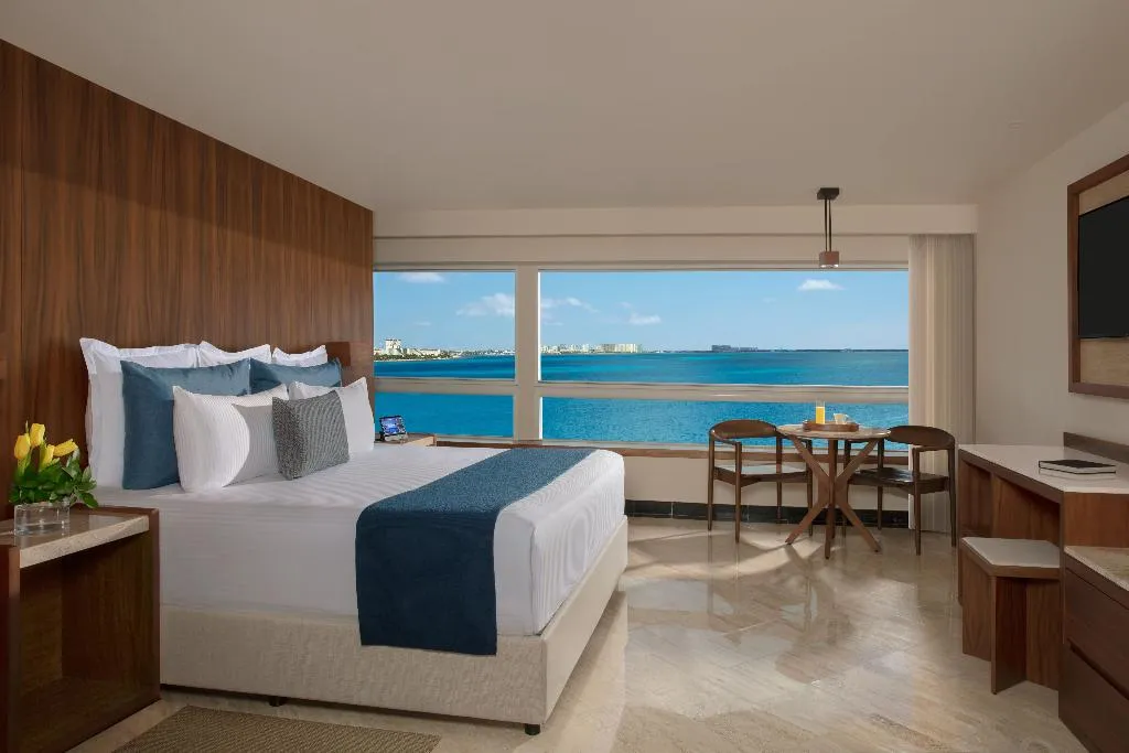 JUNIOR SUITE CLUB KING BED Room, Dreams Sands Cancun, Cancun Area