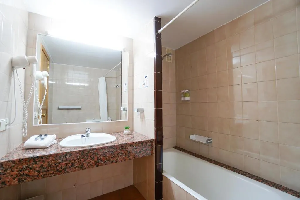Double or Twin ECONOMY Room, Hotel Millor Sol, Majorca
