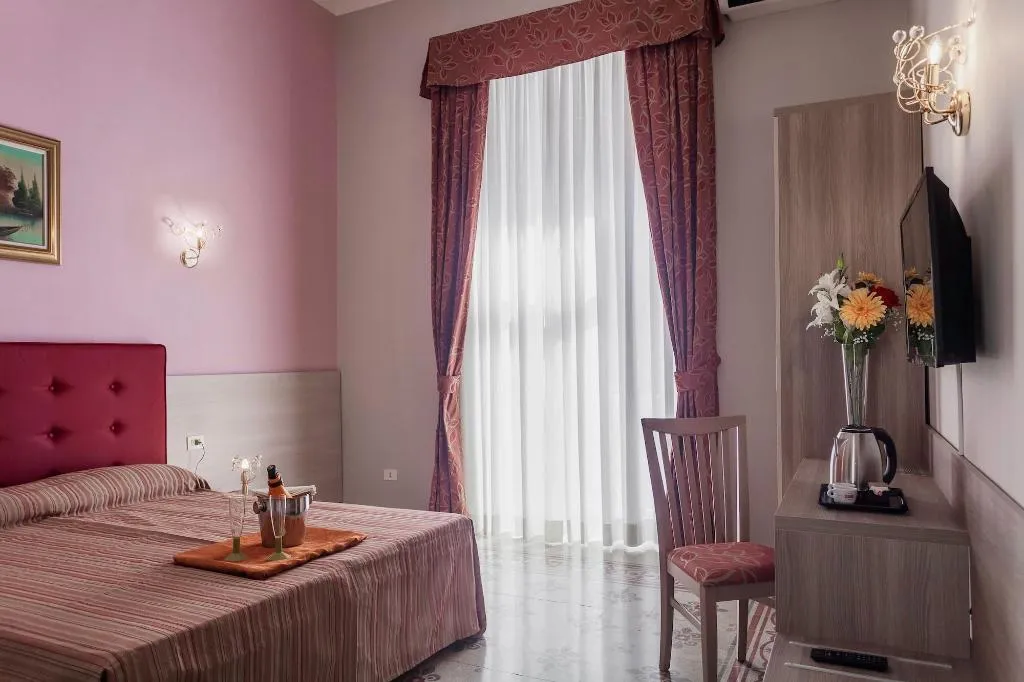 Room, Domus Napoleone, Naples