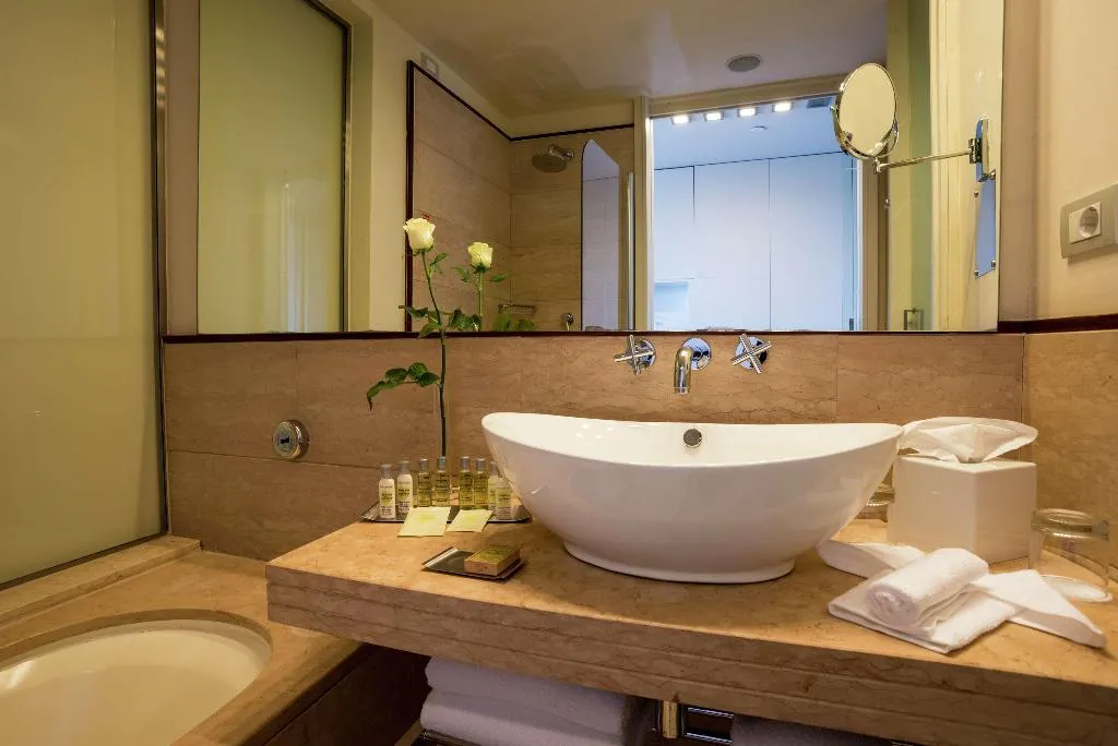 Room, DoubleTree by Hilton Florence Metropole, Florence