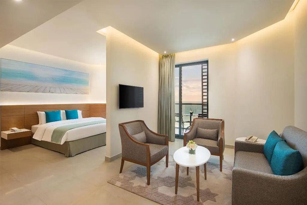 SUITE SEA VIEW KING BED Room, Wyndham Garden Ajman Corniche, Dubai