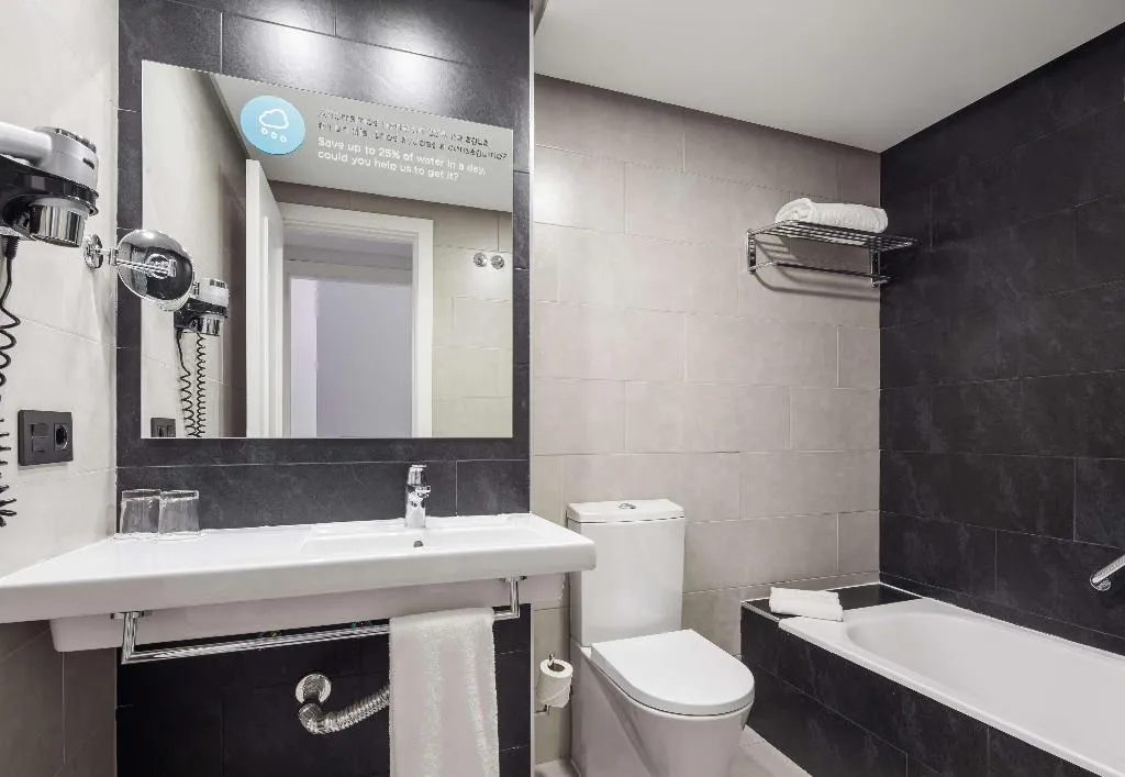 Room, Ilunion Suites Madrid, Madrid