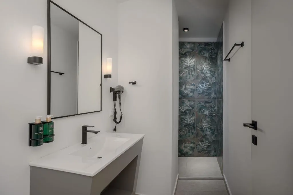 SUITE DELUXE WITH PRIVATE POOL Room, John Mary Apartments Gouves, Crete