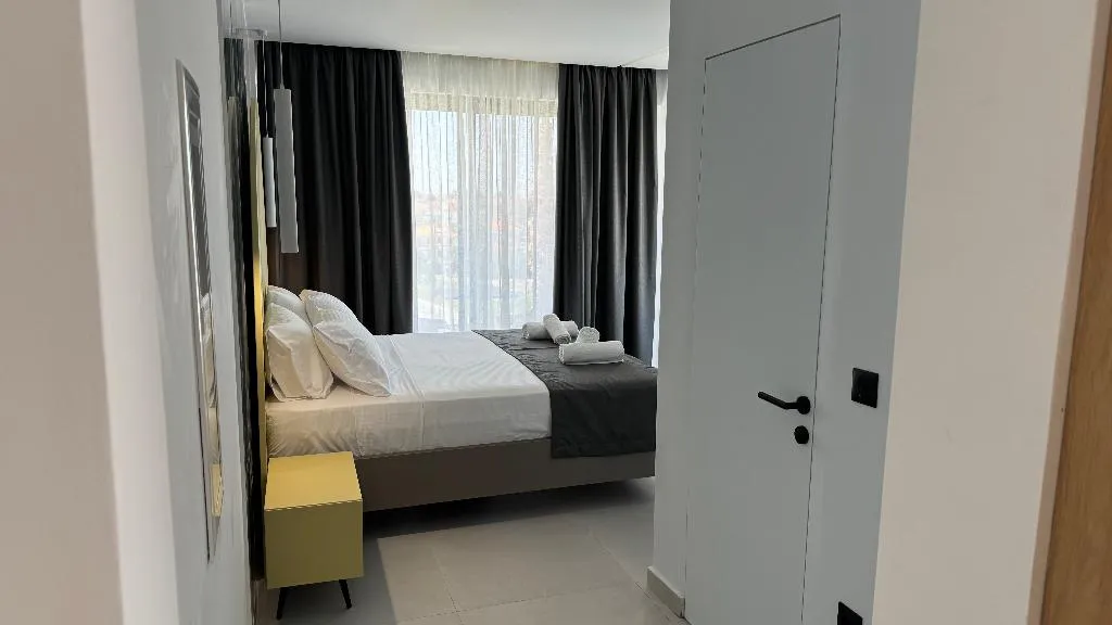 QUADRUPLE DELUXE KING BED Room, Mono Alex Kalithea, Halkidiki