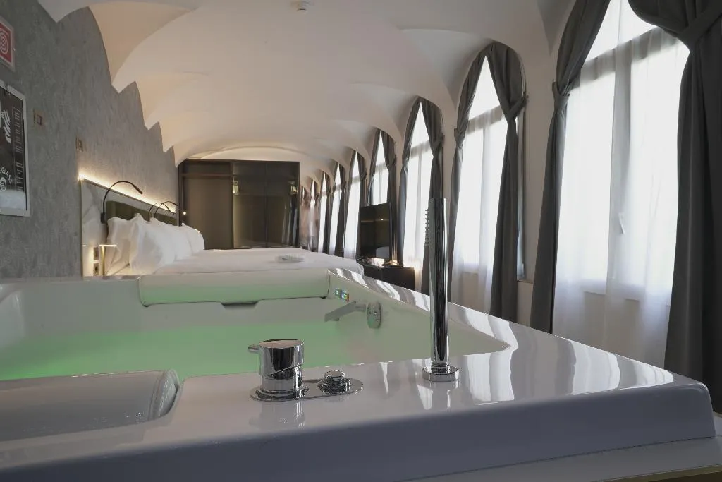 SUITE Presidential Room, Palazzo Santo Spirito, Milan