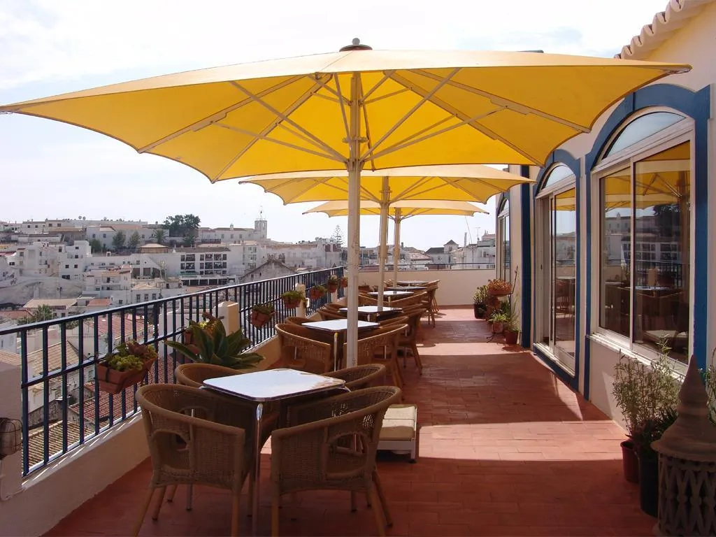 Terrace, Apartamentos Turísticos Regina, Algarve