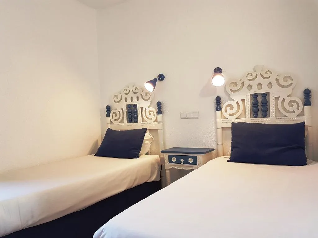 APARTMENT CAPACITY 4 ONE BEDROOM Room, Apartamentos Soldoiro, Algarve