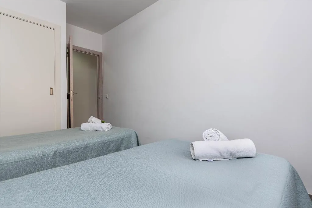 APARTMENT SUPERIOR WITH TERRACE Room, Acapulco Apartments, Majorca