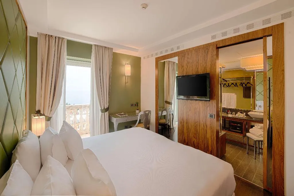 Room, NH Collection Taormina, Taormina
