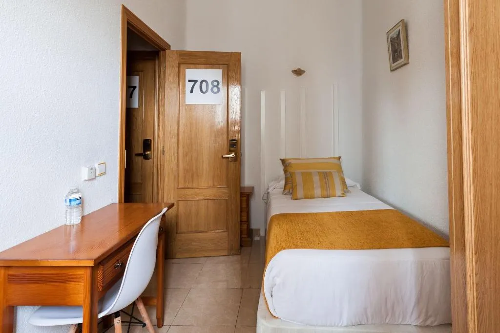 Room, Josefina Hostal, Madrid