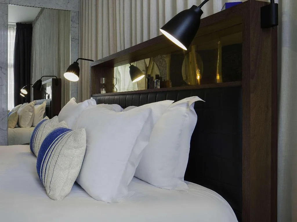 DOUBLE CLASSIC QUEEN BED Room, Ink Hotel Amsterdam - MGallery Collection, Amsterdam