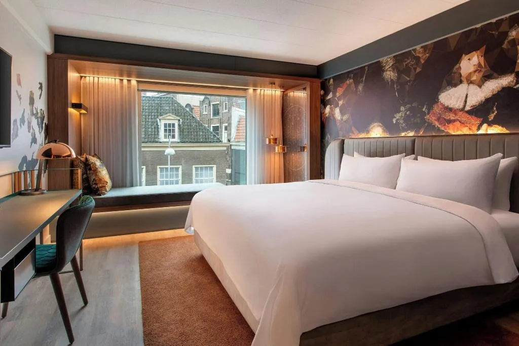TRIPLE KING SIZE BED Room, Renaissance Amsterdam Hotel, Amsterdam