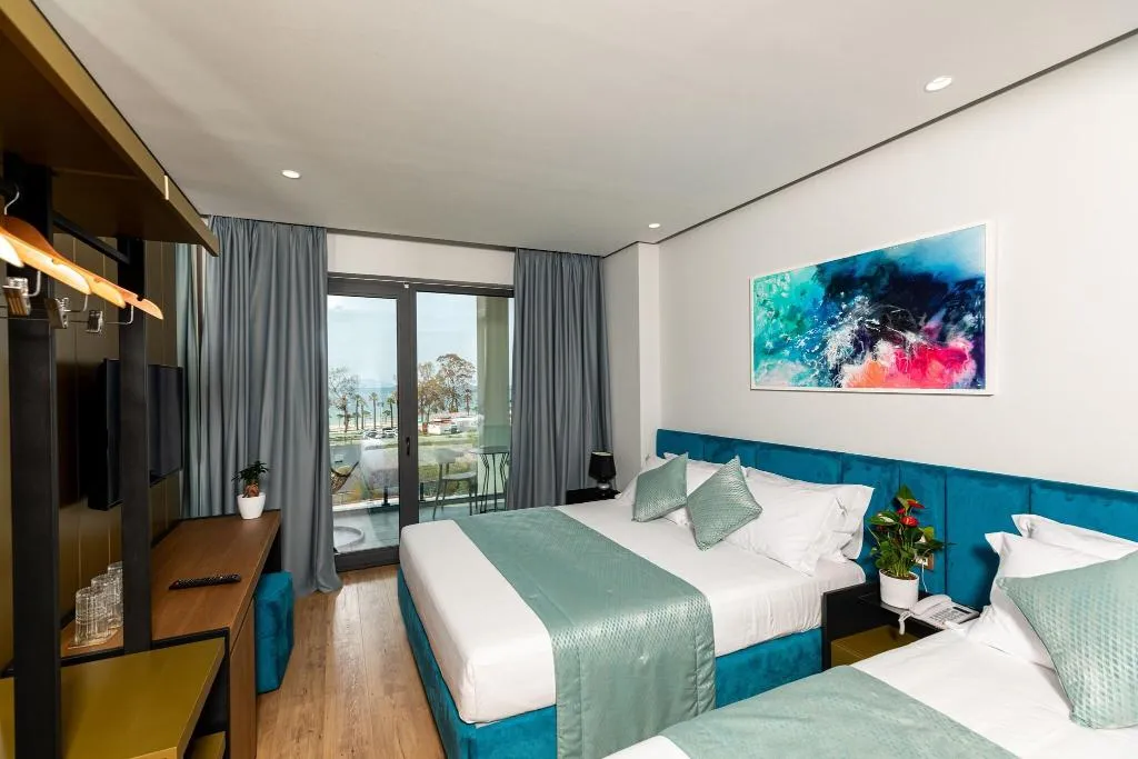 TRIPLE CITY VIEW TWO BEDS Room, Ames Hotel & SPA, Kavaje