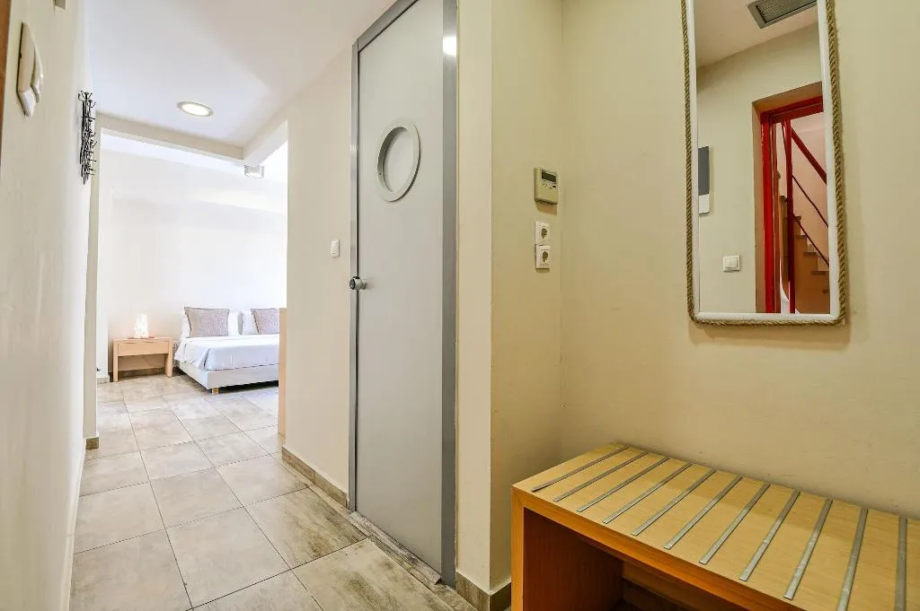Room, Athens Way Lofts, Athens