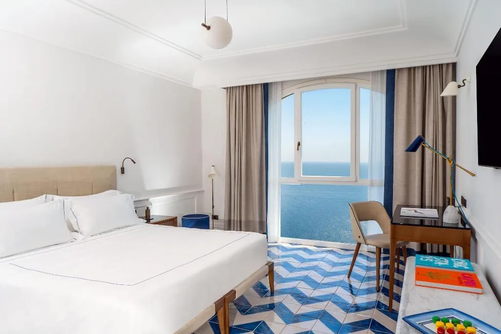 Room, Borgo Santandrea, Naples