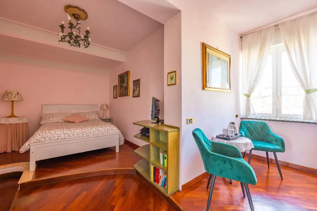 FAMILY ROOM DELUXE CITY VIEW Room, La Casa Di Bruno, Naples