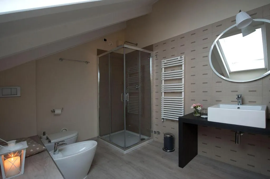 Room, Thea Monza, Milan