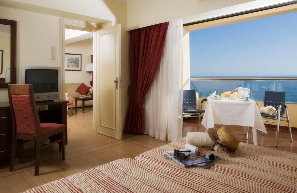SUITE ONE BEDROOM Room, Yellow Praia Monte Gordo Hotel, Algarve