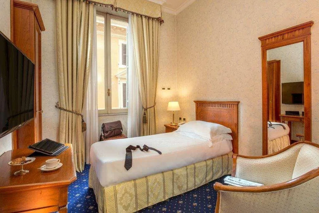 Room, UNA HOTELS Empire Roma, Rome