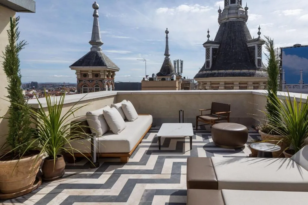 SUITE WITH TERRACE WITH VIEWS Room, Jw Marriott Hotel Madrid, Madrid