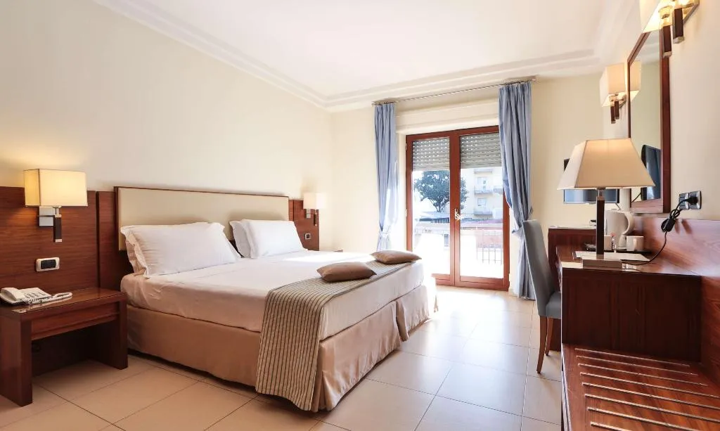 Room, Suites & Residence Hotel, Naples