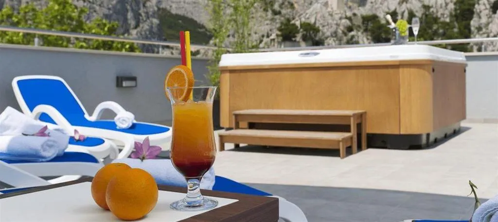 General view, Plaza Omis, Split