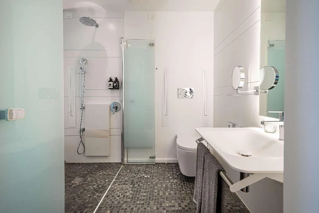 Room, Innside Milano Torre Galfa, Milan