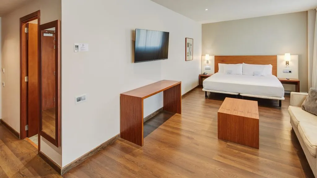 TRIPLE SUPERIOR Room, Sercotel Ciutat de Montcada, Barcelona