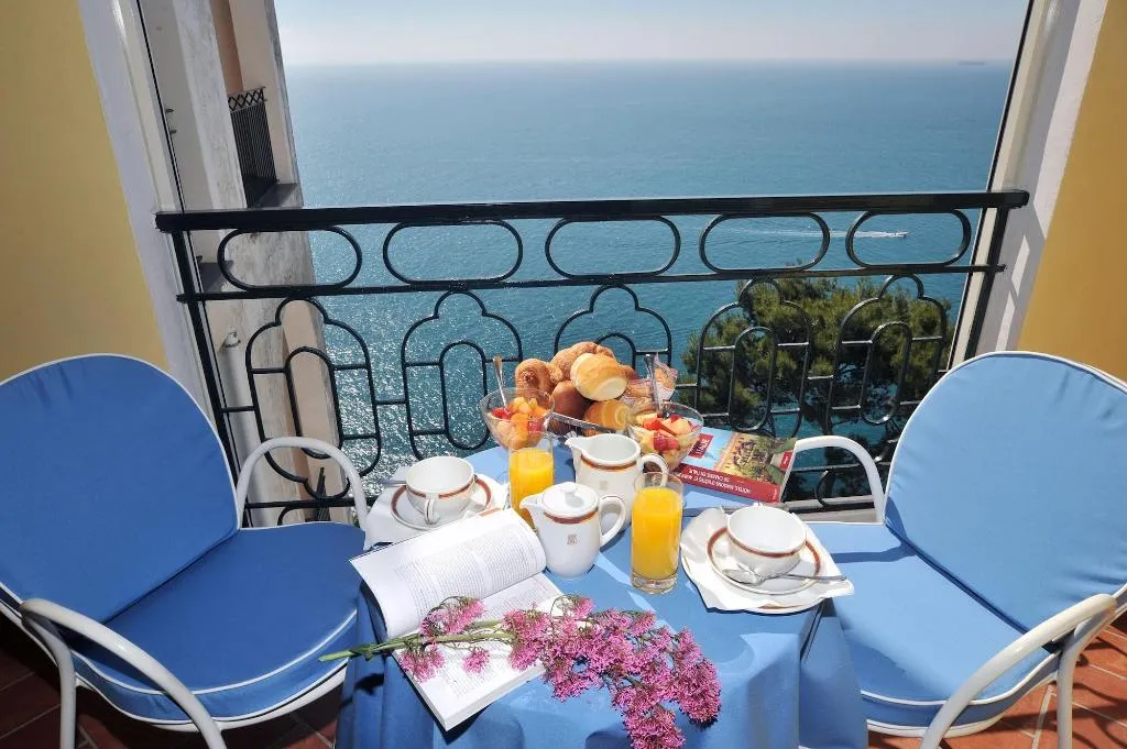 Room, Belvedere, Naples