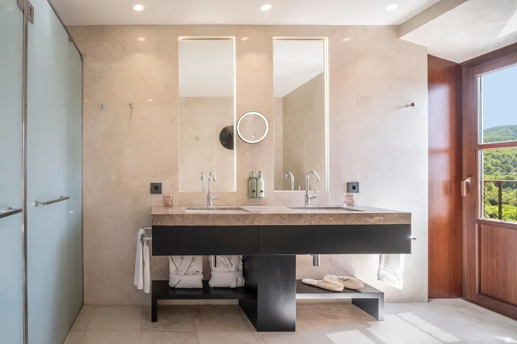 DOUBLE DELUXE Room, Castell Son Claret, Majorca