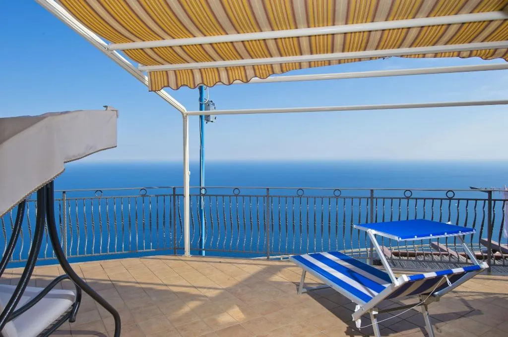 Room, La Mela Blu, Naples