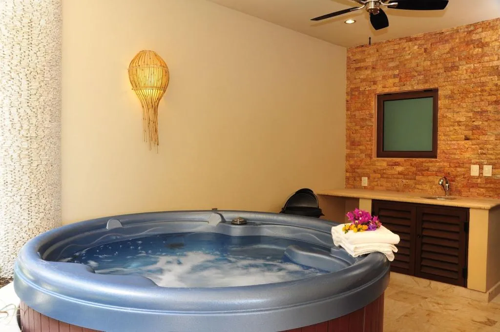 Room, El Taj Ocean Front and Beachside Condo Hotel, Playa Del Carmen