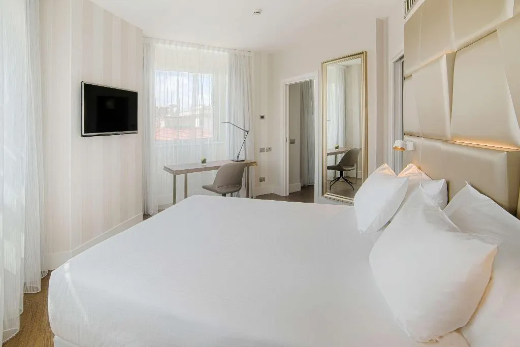 JUNIOR SUITE STANDARD Room, NH Collection Roma Centro, Rome