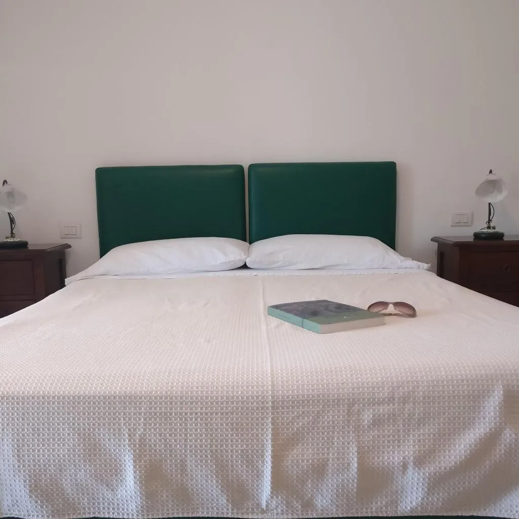 Room, Il Pertuso, Naples