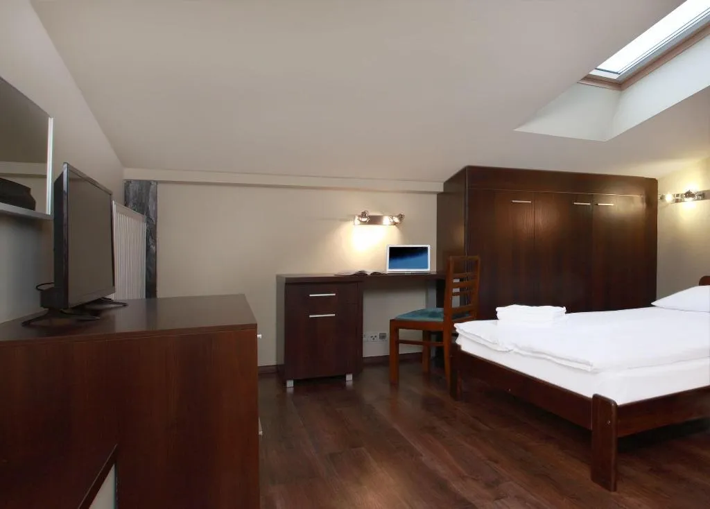 Room, Dom Turysty - Pokoje Goscinne, Krakow