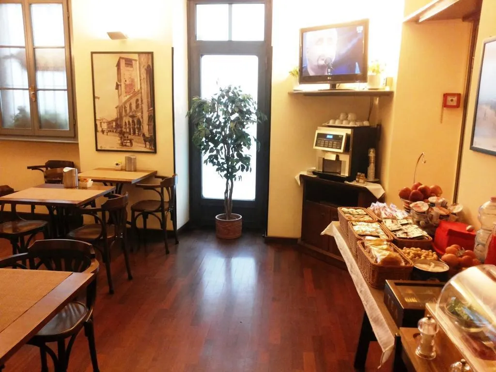 General view, Il Loggiato Dei Serviti, Milan