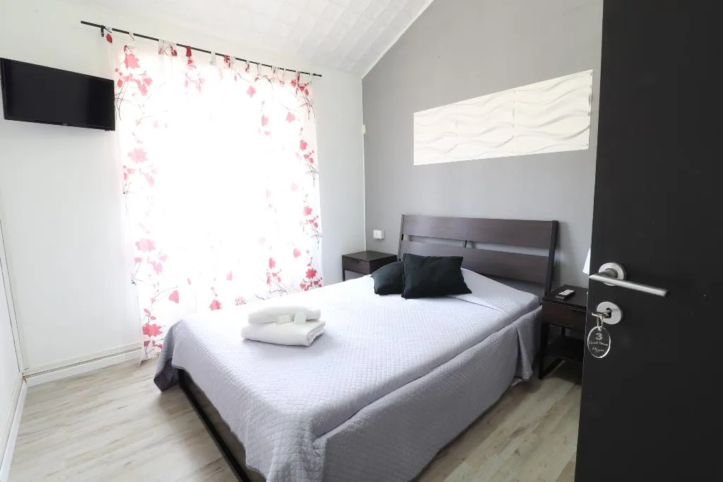 Room, Guest House Minas, Milan