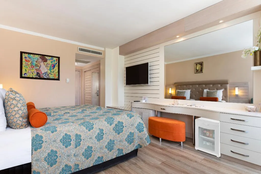 TRIPLE SIDE SEA VIEW Room, Orange County Kemer, Antalya